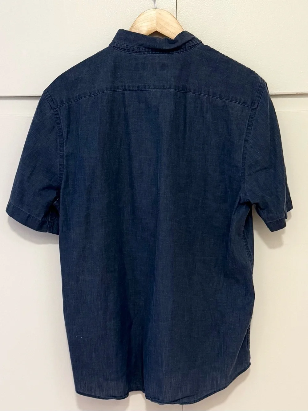 Banana Republic Men's Size L - Blue Unticked Fit Short Sleeve Button Down